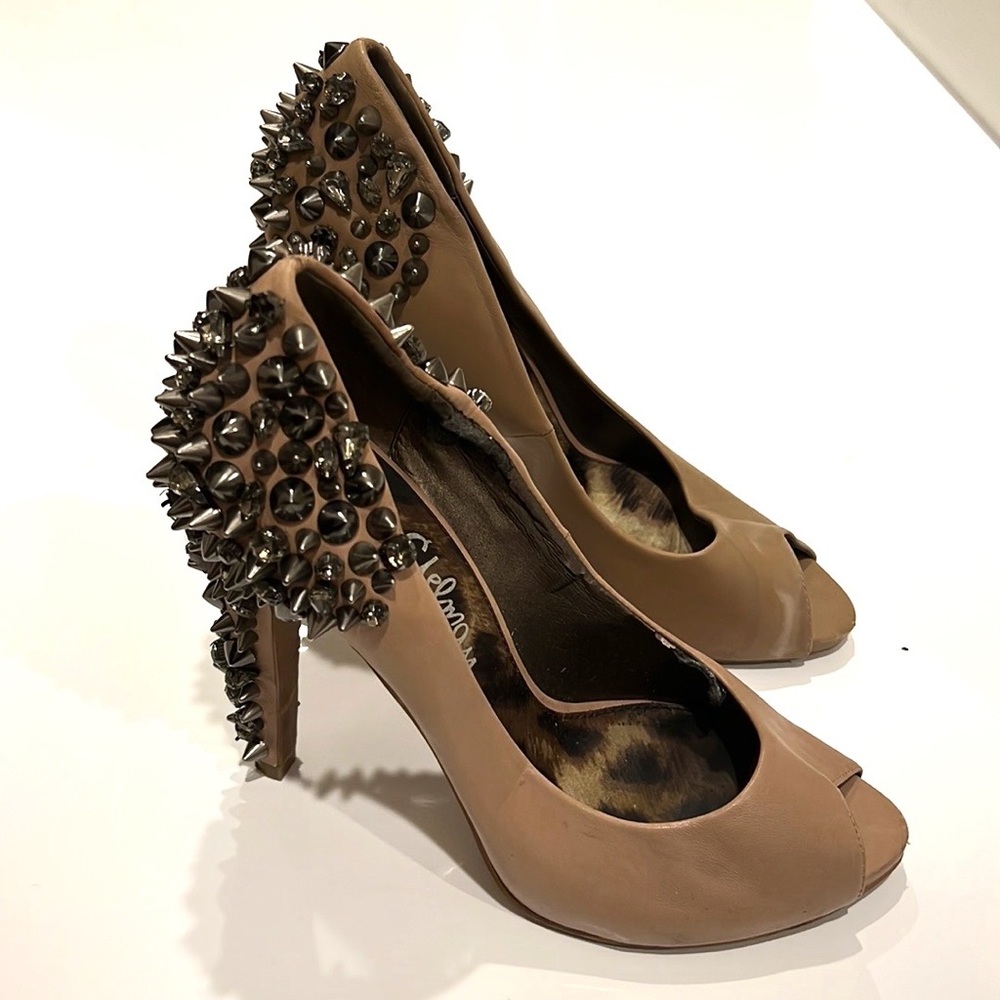 WOMENS SIZE 8 SAM EDELMAN LORISSA SPIKED PEEP TI HEELS TAN LEATHER